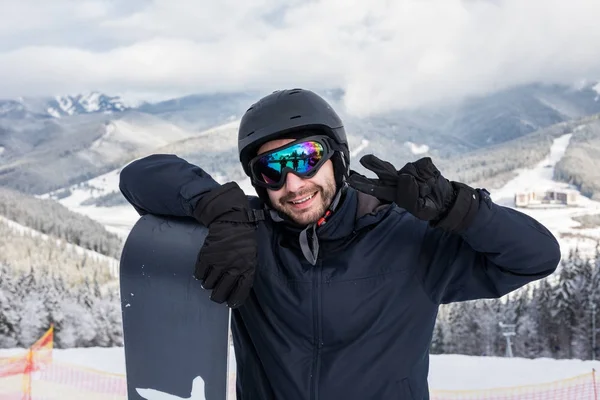 Snowboard snowboard portre dağlar hill binmek önce üst zafer işaretiyle ile
