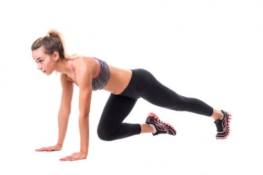 Tan cilt Fitness kız spor ısınmak egzersiz beyaz oda içinde pratik poz abs güç planking katta