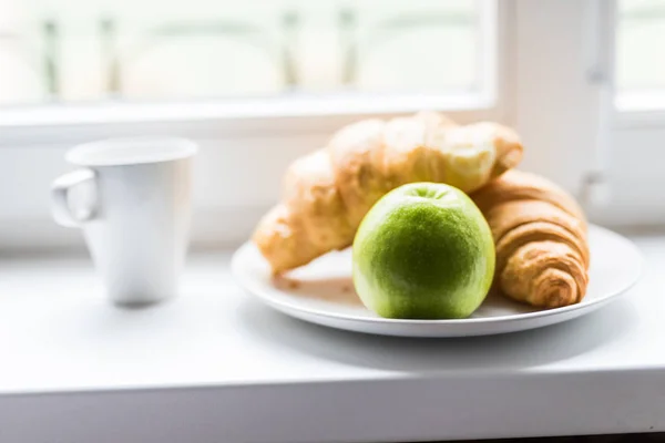 Morning breakfast Beautiful view from the window. — Stock Photo, Image