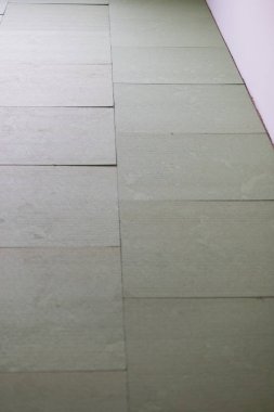 Laminat parke döşeme. Katta tıklayın kilit ahşap etkisi için hazır izolasyonlu temelini laminat laid için döşeme.