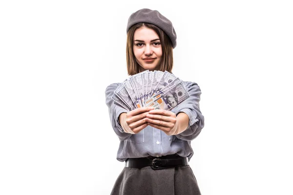 Επιτυχημένη γυναίκα έχοντας γαλλικό στυλ που καλύπτουν πρόσωπο με ανεμιστήρα του νομίσματος Δολλάριο χρήματα που απομονώνονται σε λευκό — Φωτογραφία Αρχείου
