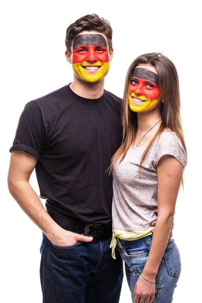 Casal, homem e mulher, os fãs apoiam juntos as equipes nacionais da Alemanha pintaram o rosto da bandeira. Fãs emoções . — Fotografia de Stock