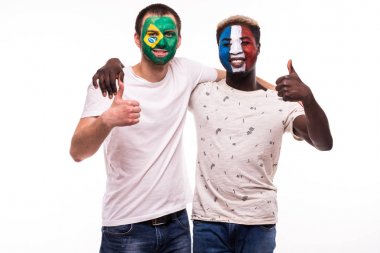 Futbol hayranları taraftarları ile Fransa ve beyaz arka plan üzerinde izole Brezilya milli takımlar boyalı yüzü