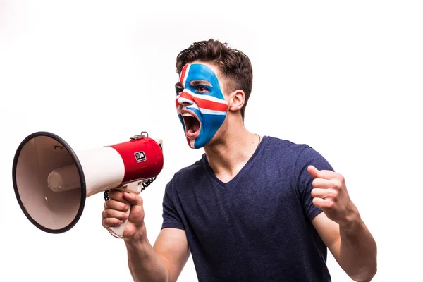Wsparcie kibiców reprezentacji Islandii z krzykiem pomalowana twarz z głośnika na białym tle — Zdjęcie stockowe
