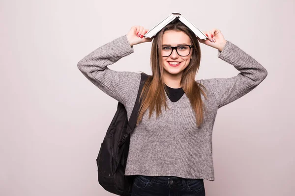 Studente donna, con un libro in mano. Isolato su sfondo bianco — Foto Stock