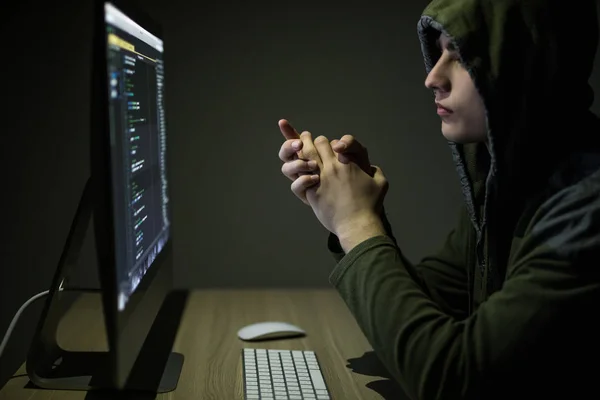 Man wearing hoodie hacking server in dark room. Young man hack server or white hacker protect network — Stock Photo, Image
