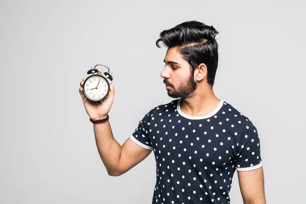 Retrato de un hombre de negocios con reloj aislado sobre fondo blanco — Foto de Stock