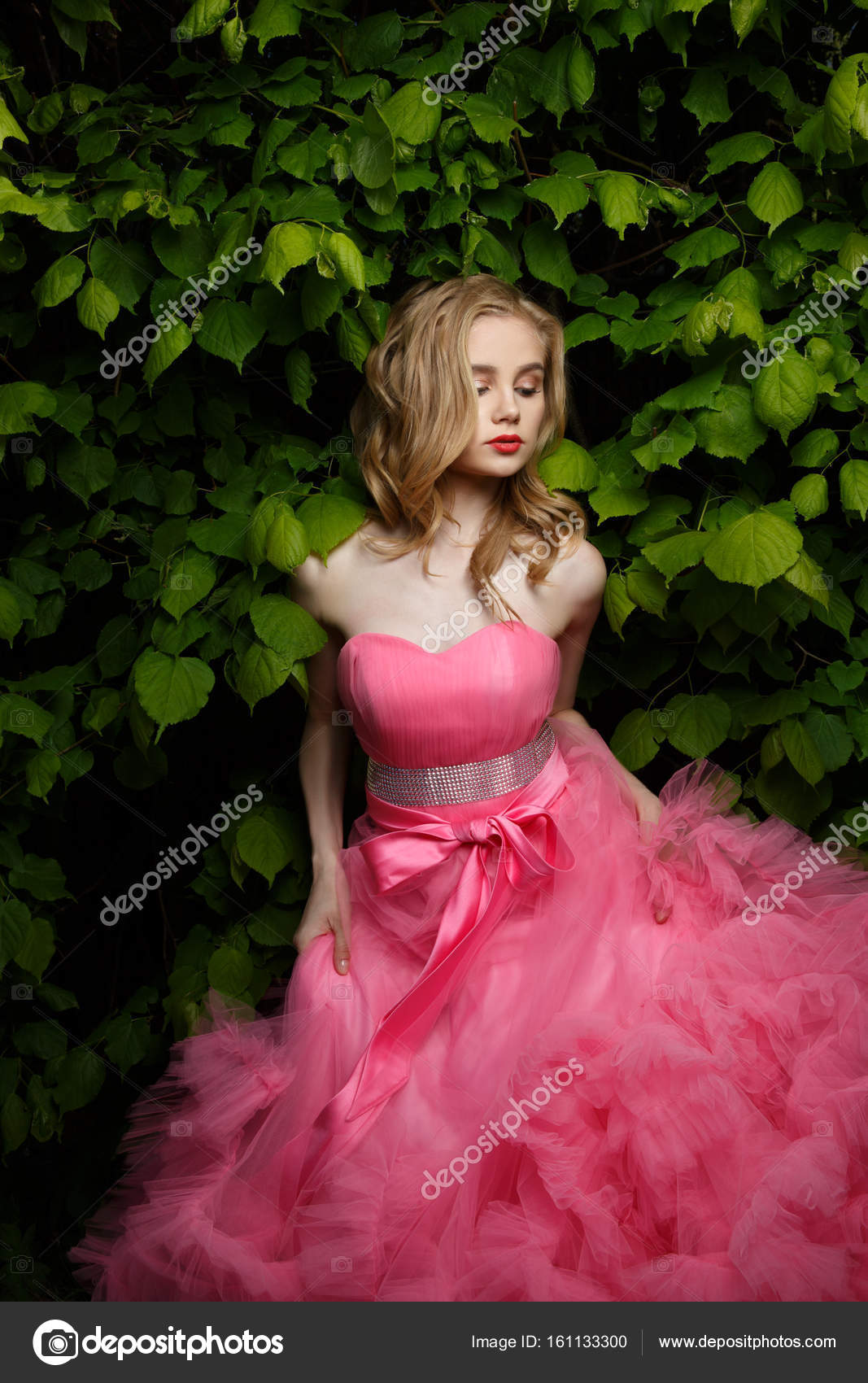 Creative Outdoor Portraits | Photography poses women, Nature photoshoot, Outdoor  photoshoot