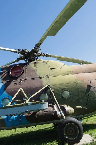 Старый военный вертолет, шасси для лезвия . — стоковое фото
