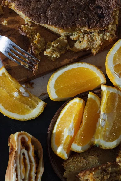 Słodkie ciasto z pomarańczy, Martwa natura. — Zdjęcie stockowe