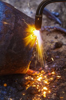 İşte gaz kaynak makinesi..