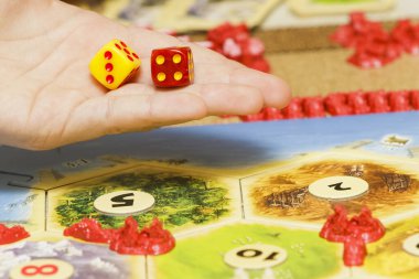 Zar atan masa oyunları.