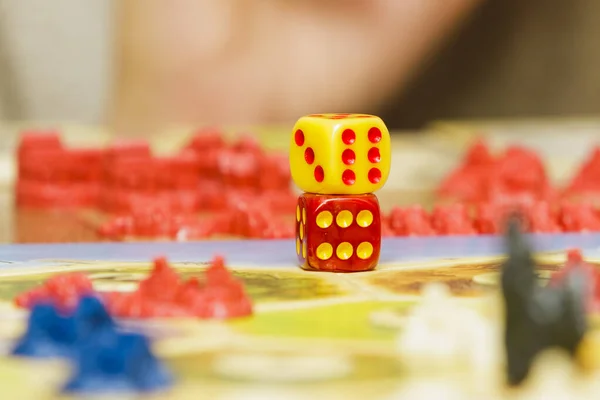 Zar atan masa oyunları.