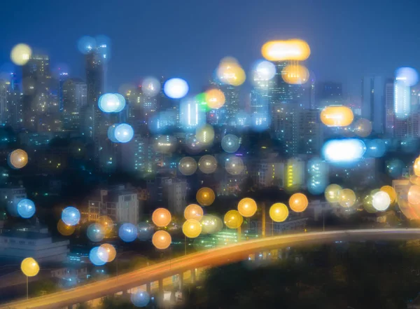 Şehrin gece ışık sahne bulanık bokeh görüntü