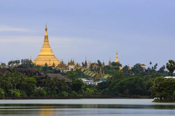 Shwedagon Pagoda veya Golden Pagoda Yangon, Myanmar