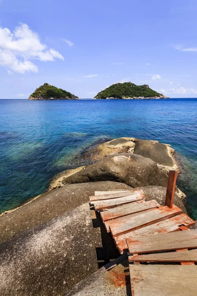 Koh Tao ve Koh Nangyuan, Tayland, parlak gökyüzü arka plan
