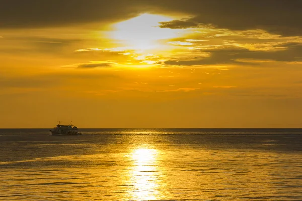alacakaranlık gökyüzü denize, Koh Tao, Tayland