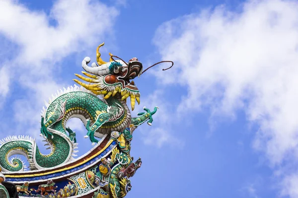 Leong San Tong Khoo Kongsi çatıda, Penang Çince ejderha heykeli