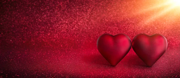Valentýnské kartu - lesklé dvě srdce — Stock fotografie