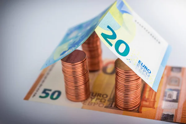 Oszczędności dla projektu nieruchomości - dach 20 Euro — Zdjęcie stockowe