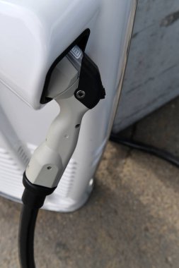 Elektrikli araba şarj aleti