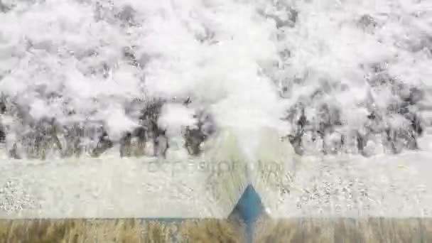 Поток воды на очистные сооружения — стоковое видео