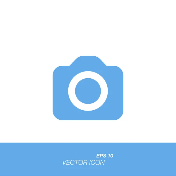 Camera icon in flat style isolated on white background. — Stock Vector