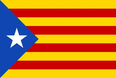 Beyaz arka plan üzerinde soyut bayrak Catalonia.