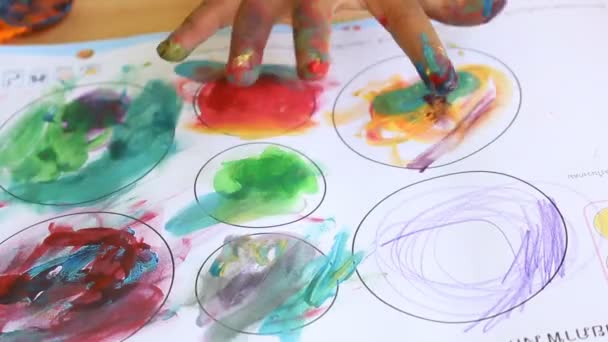 Closeup of hand little asian boy play painting water color on book — Stock Video