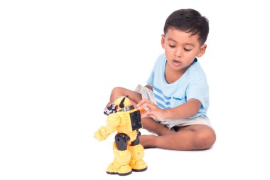 şirin çocuk Asya küçük çocuk oyun ve heyecan robot oyuncak mücadele