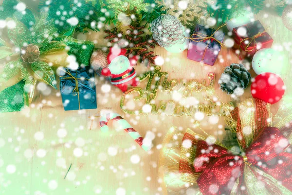 Joyeux Noël sur neige et fond en bois — Photo