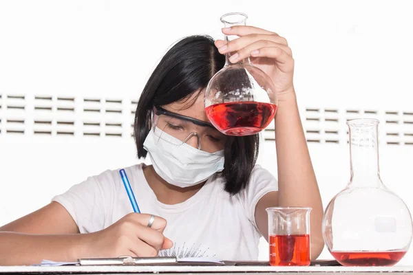 Ciencia educación concepto, asiático niños y ciencia experimentos —  Fotos de Stock