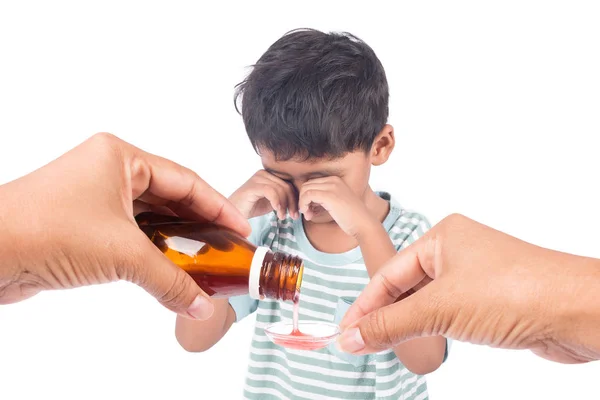 Ребенок отказался принимать лекарства — стоковое фото