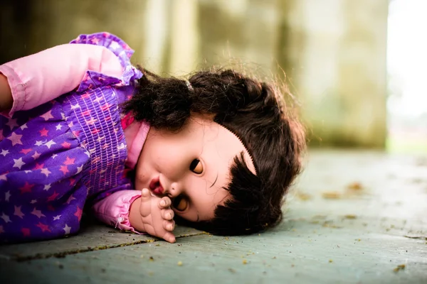 Concept Abandoned Person,Abandoned doll laying on Dirty floor, — Stock Photo, Image