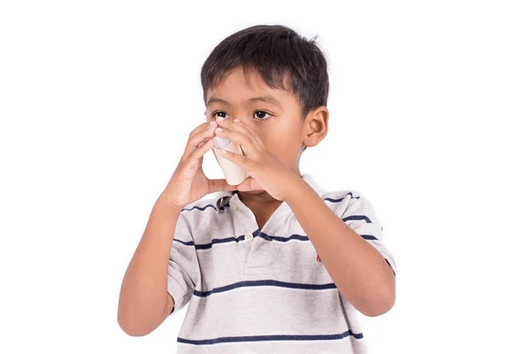 Asiatiska liten pojke med en astmainhalator — Stockfoto
