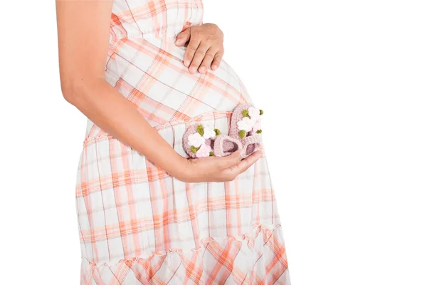 Kobiety w ciąży z buty dziecięce — Zdjęcie stockowe