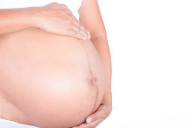 Beyaz arka plan üzerinde gebelik kadın