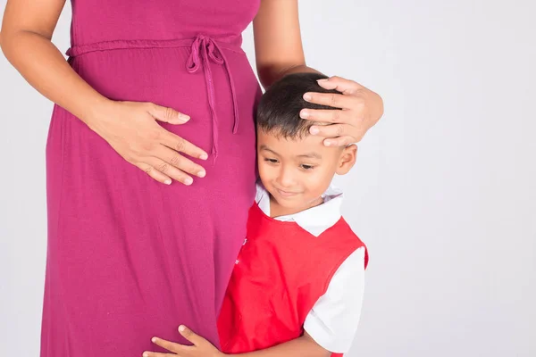 Ciąży mama i syn — Zdjęcie stockowe