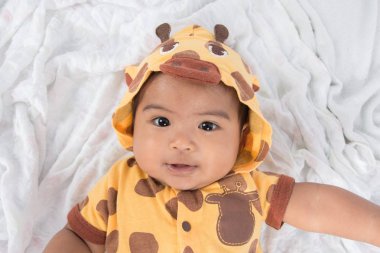 Sevimli küçük çocuk mutlu ve smile