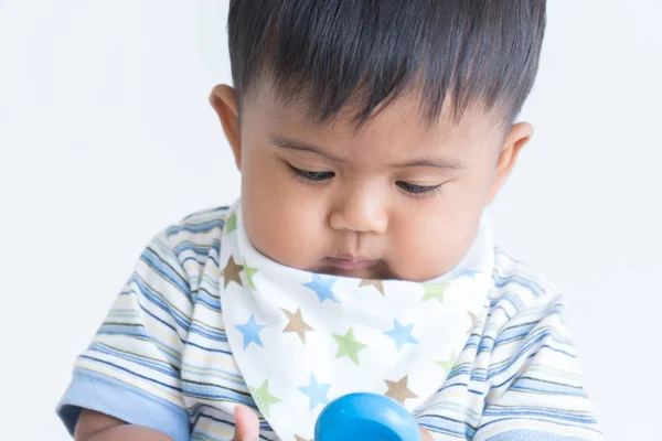 Fechar o rosto pequeno bebê — Fotografia de Stock