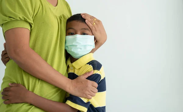 Luftföroreningar Och Hälsa Koncept Asiatisk Liten Pojke Bär Medicinsk Ansiktsmask — Stockfoto