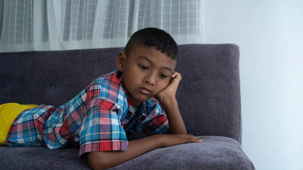 Niño Pequeño Infeliz Triste —  Fotos de Stock