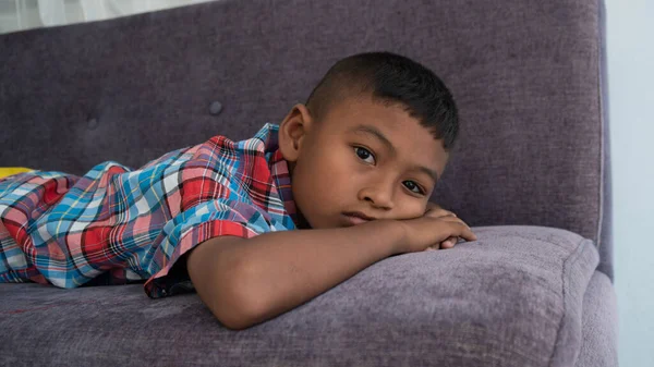 Niño Pequeño Infeliz Triste —  Fotos de Stock