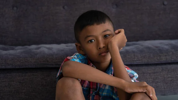 Niño Pequeño Infeliz Triste — Foto de Stock