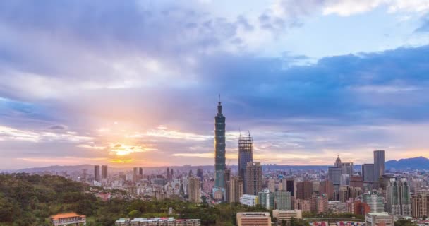 Cidade de Taipei de dia para noite (sem cintilação ) — Vídeo de Stock