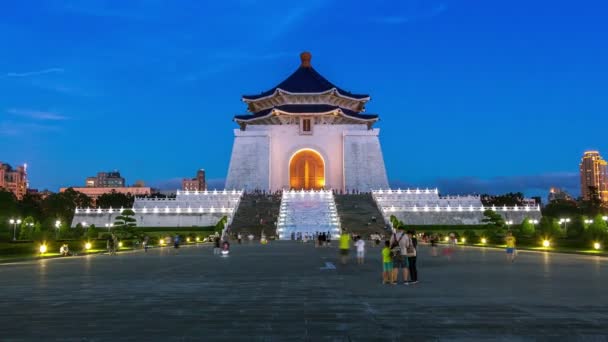 Chiang Kai-shek Memorial Hall Taipei Ulusal Tiyatro, konser salonu, ön kapıda — Stok video