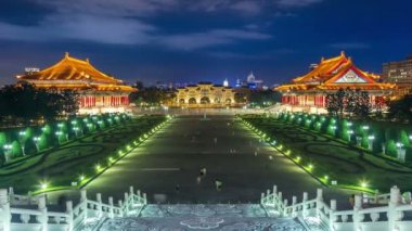 Ulusal Tiyatro, konser salonu, ön kapı ve Chiang Kai-shek Memorial Hall Taipei büyük kare
