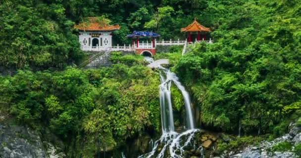 Piękna Jesień Mostu Górsko Księżycowego Parku Narodowym Taroko Tajwan — Wideo stockowe