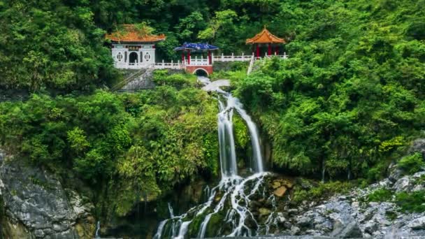 Indah Musim Gugur Jembatan Gunung Bulan Taman Nasional Jurang Taroko — Stok Video