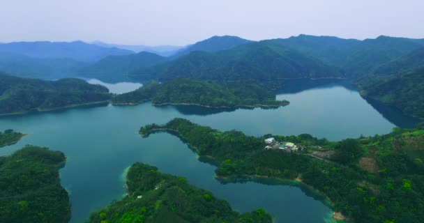 Luchtfoto van Jade Reservoir in Taipei — Stockvideo